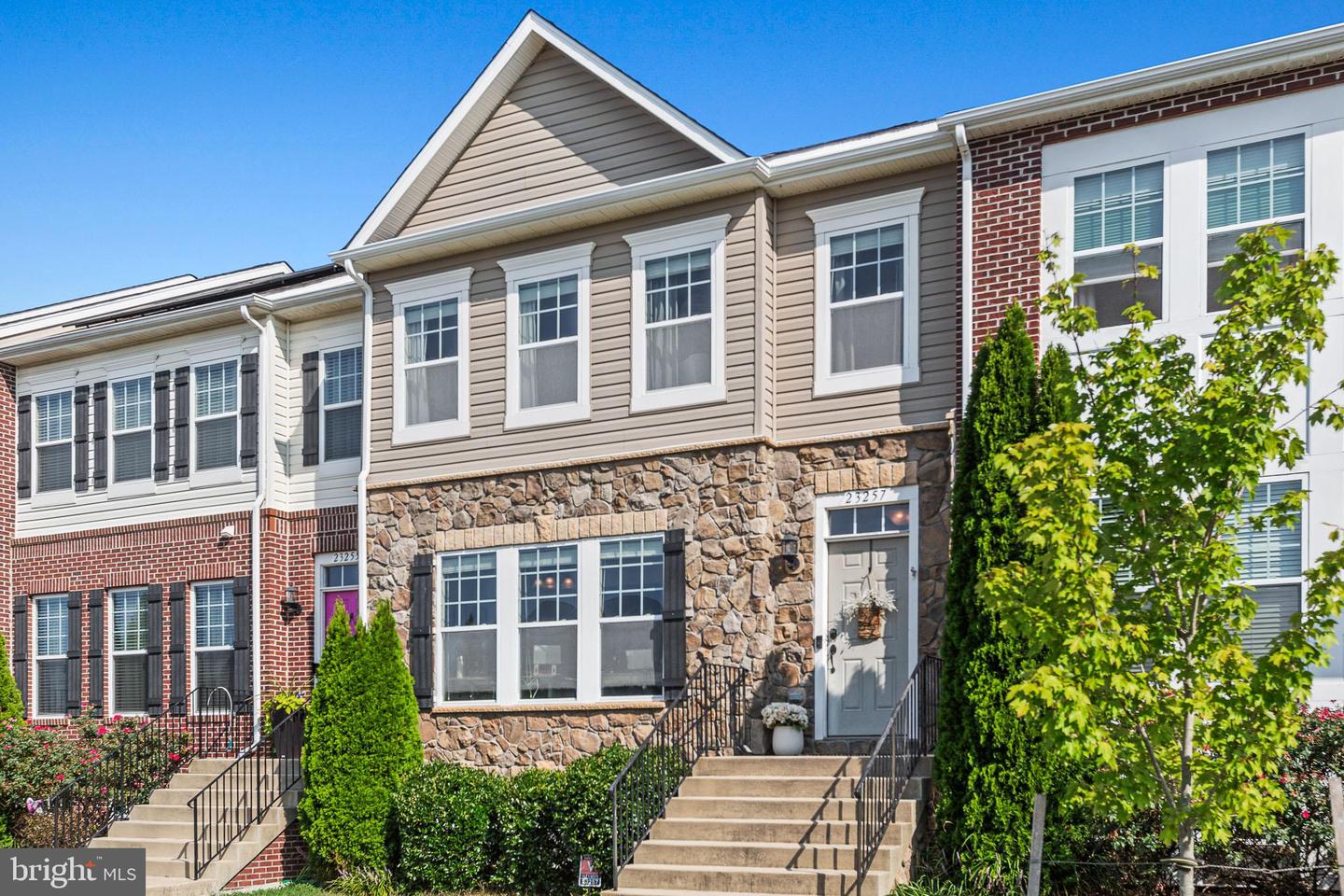 Photo 2 of 29 of 23257 Lindsay Dr townhome