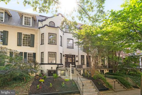 Townhouse in Washington DC 2618 Woodley PLACE.jpg