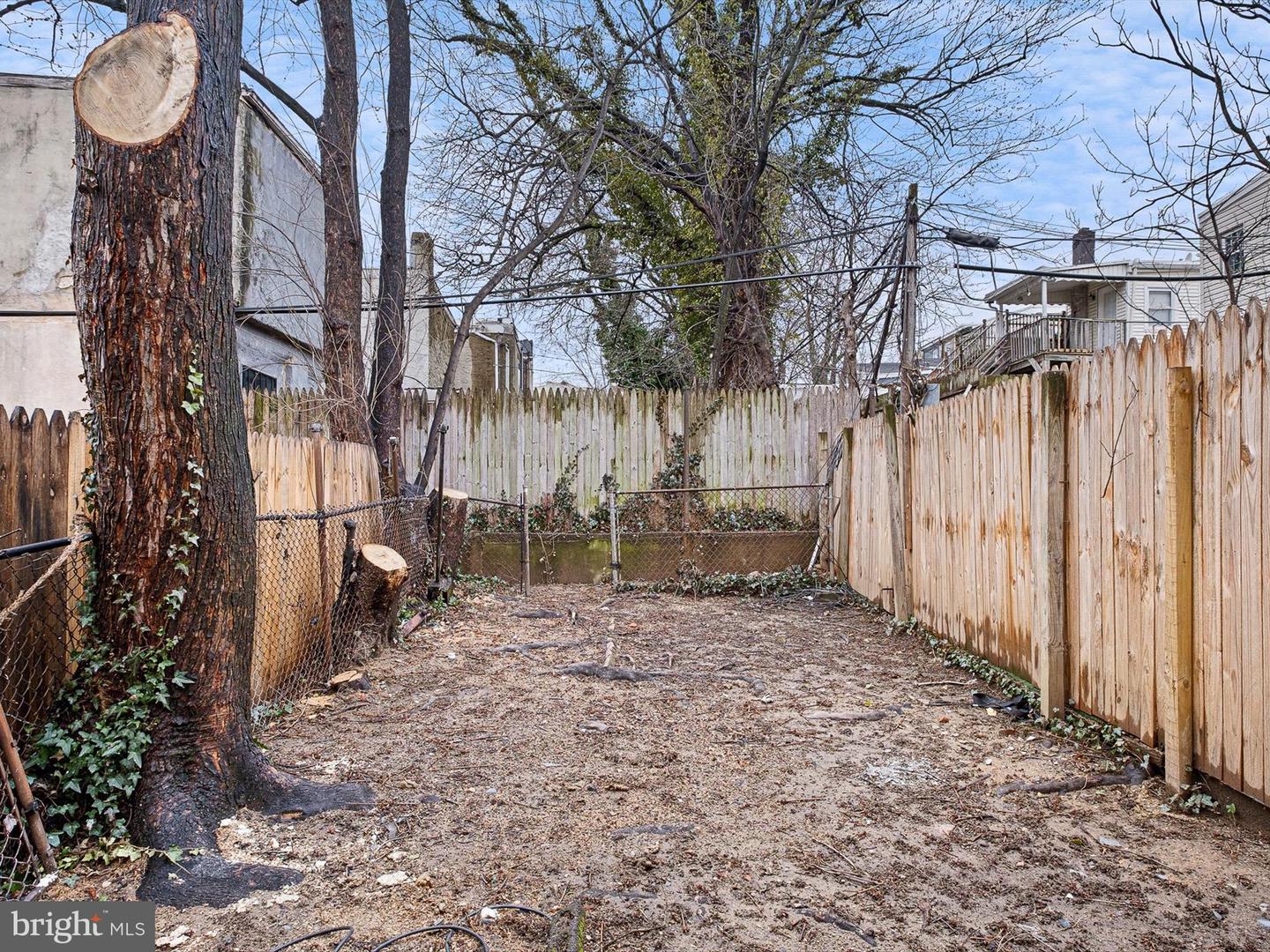 Photo 20 of 20 of 225 N van Buren St townhome