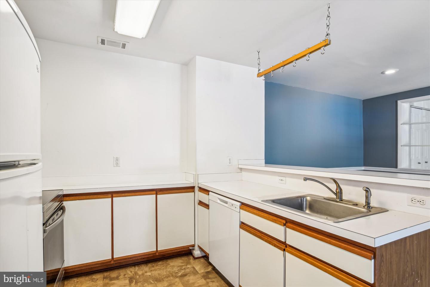 Photo 11 of 43 of 40-E Hearthstone Ct #E condo