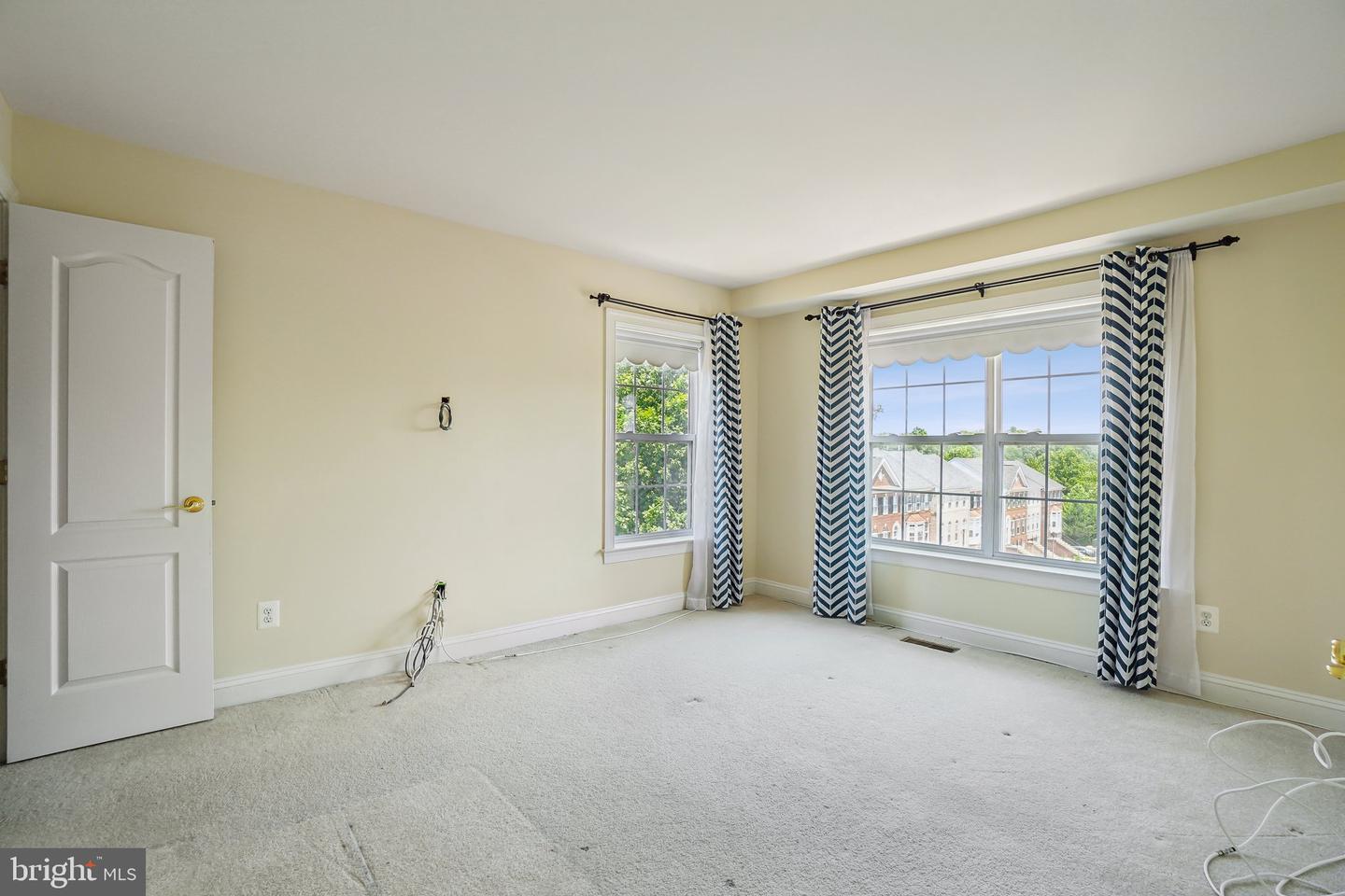 Photo 21 of 27 of 14833 Cloverdale Rd #95 townhome