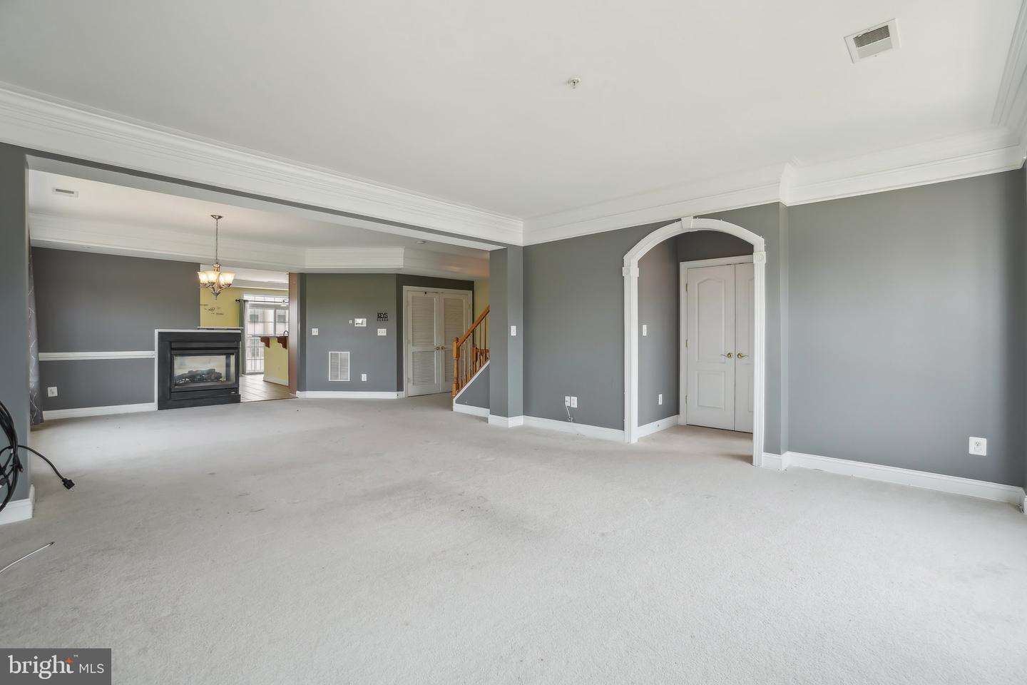 Photo 5 of 27 of 14833 Cloverdale Rd #95 townhome