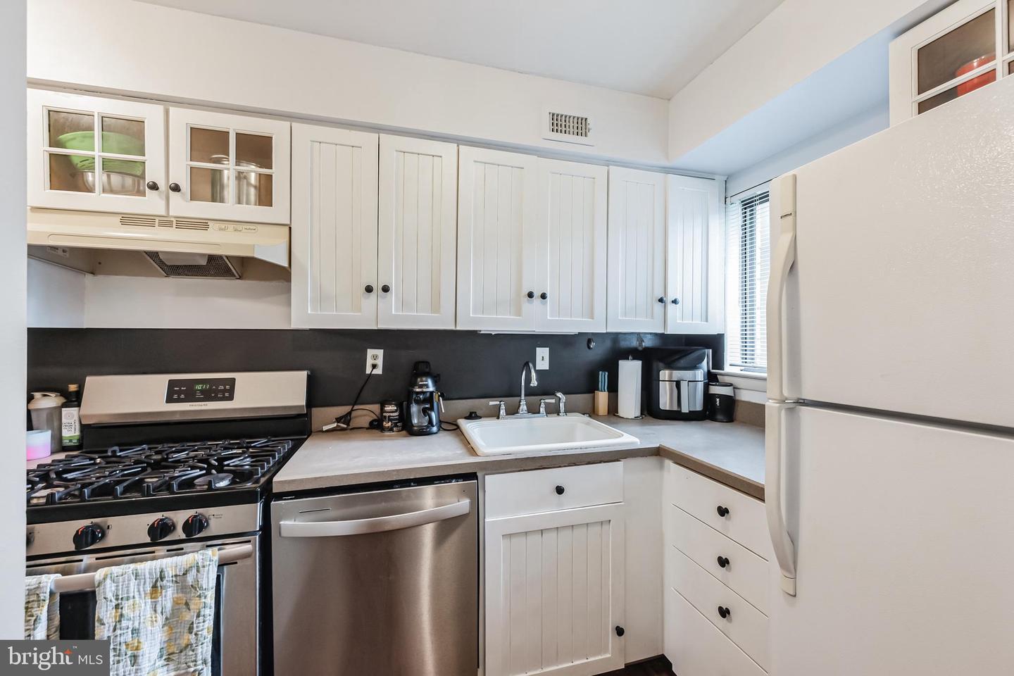 Photo 6 of 20 of 311 Centre Ave #311 townhome