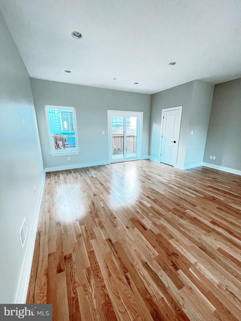 Photo 8 of 39 of 1730 Waterloo St townhome