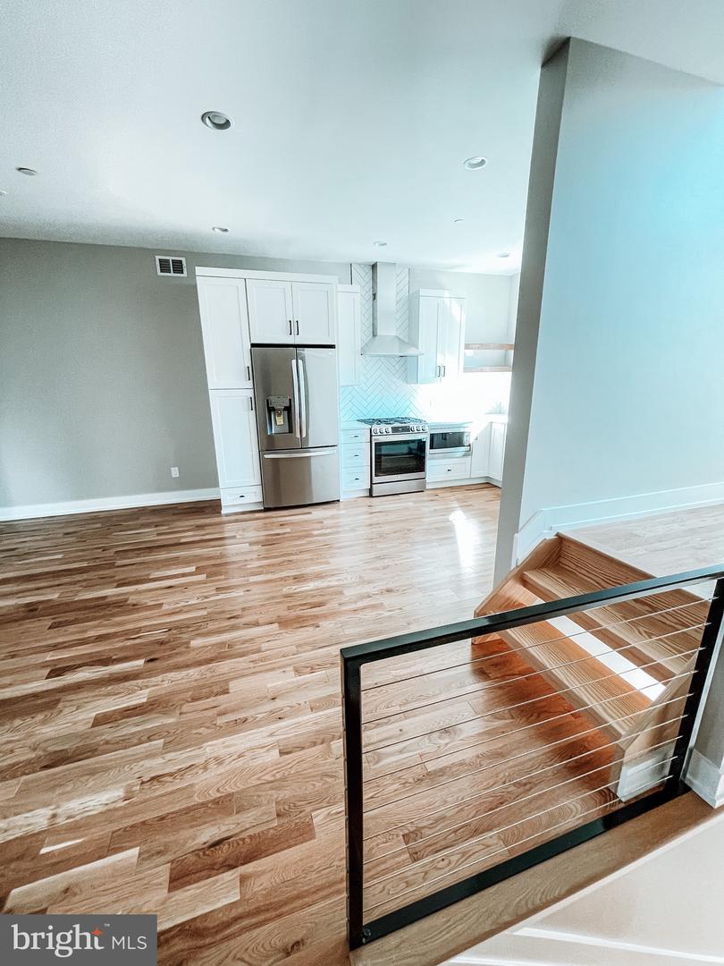 Photo 7 of 39 of 1730 Waterloo St townhome