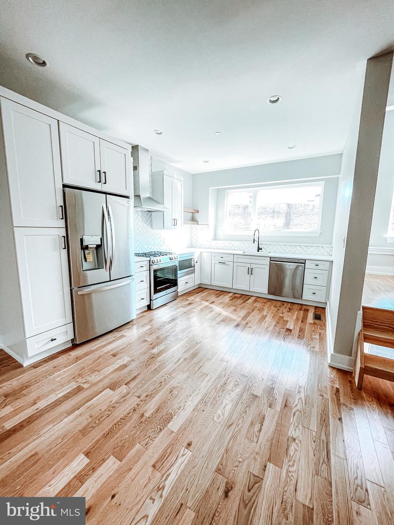 Photo 9 of 39 of 1730 Waterloo St townhome