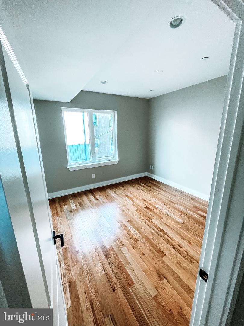 Photo 19 of 39 of 1730 Waterloo St townhome