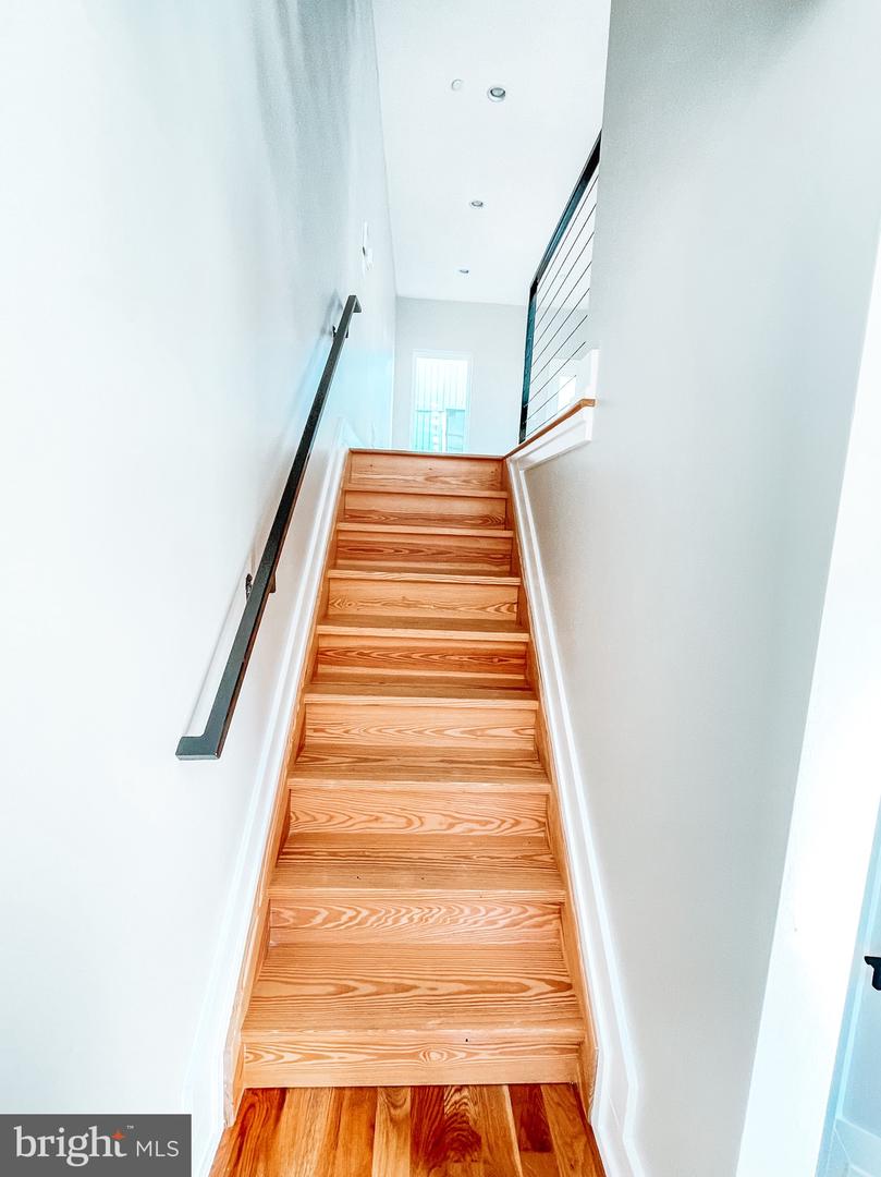 Photo 6 of 39 of 1730 Waterloo St townhome