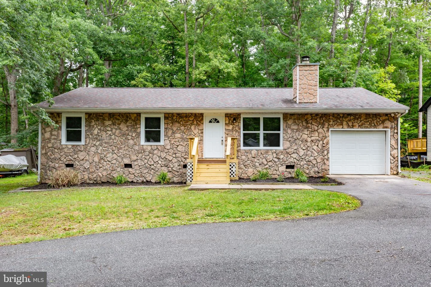 1105 Lakeview Parkway