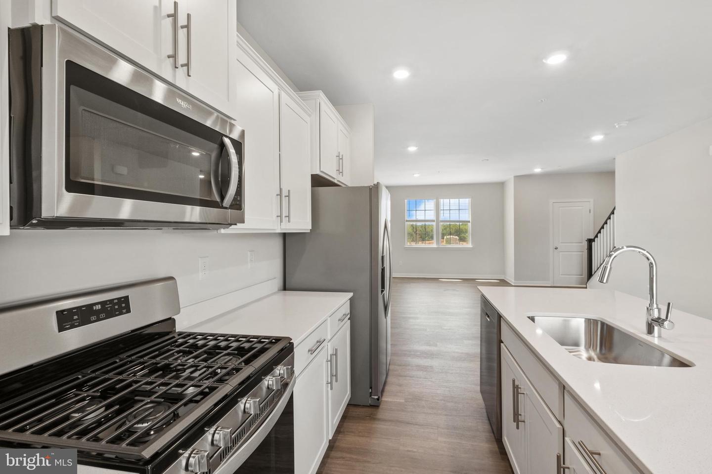 Photo 9 of 39 of 7514 Daybreak Dr townhome