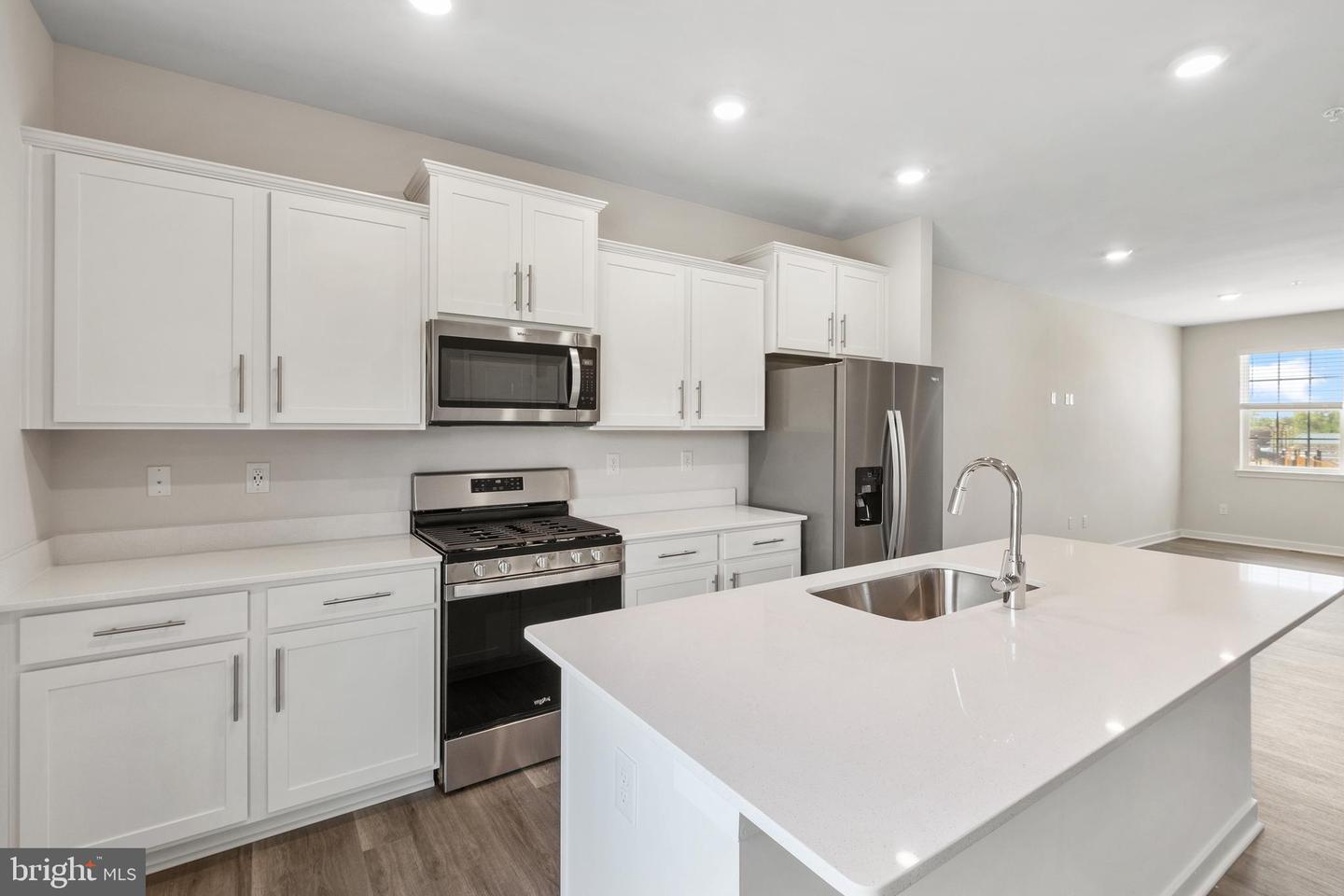 Photo 7 of 39 of 7514 Daybreak Dr townhome