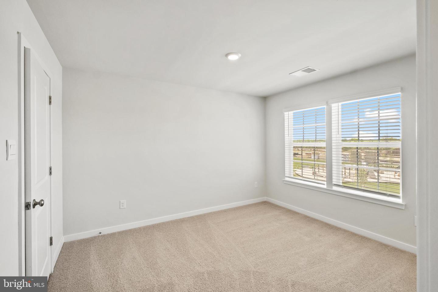 Photo 10 of 39 of 7514 Daybreak Dr townhome