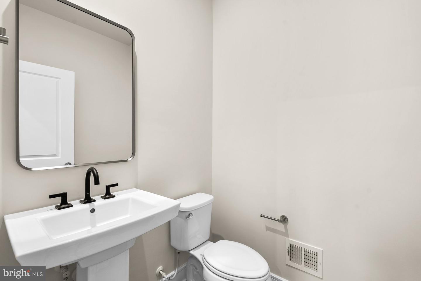Photo 10 of 24 of 21775 Dollis Hill Ter townhome