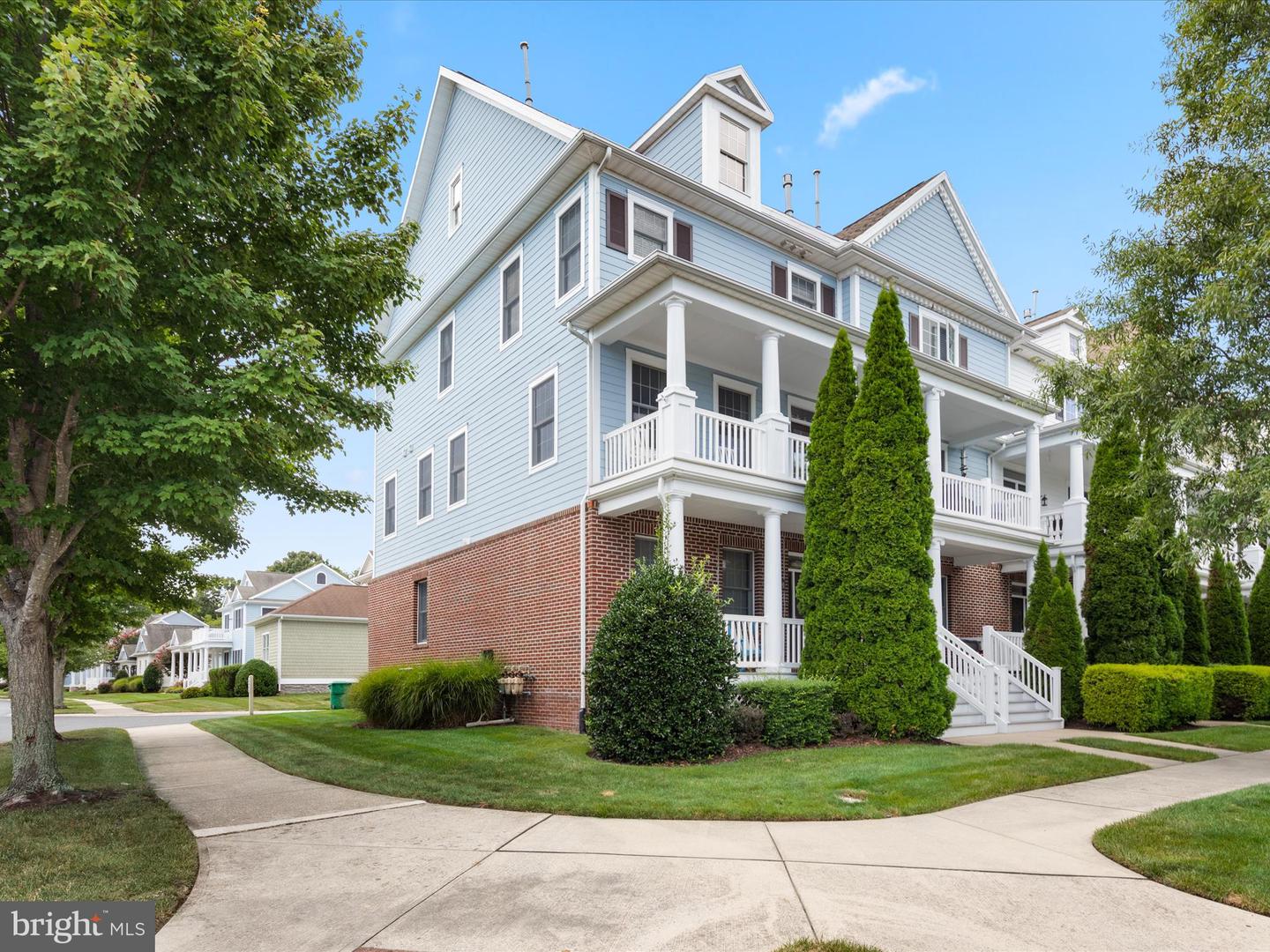 Photo 2 of 91 of 11468 W Sand Cove Rd townhome