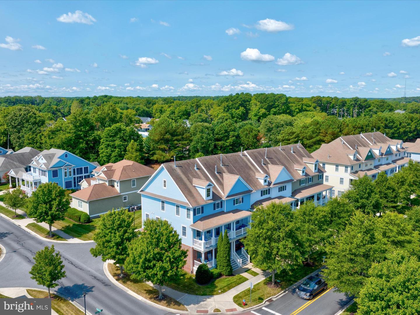 Photo 4 of 91 of 11468 W Sand Cove Rd townhome