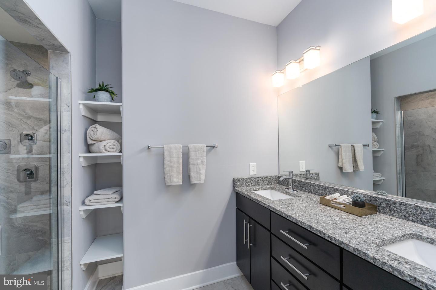 Photo 11 of 42 of 600 S Dean St townhome