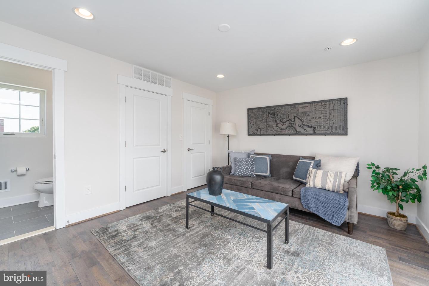 Photo 18 of 42 of 600 S Dean St townhome