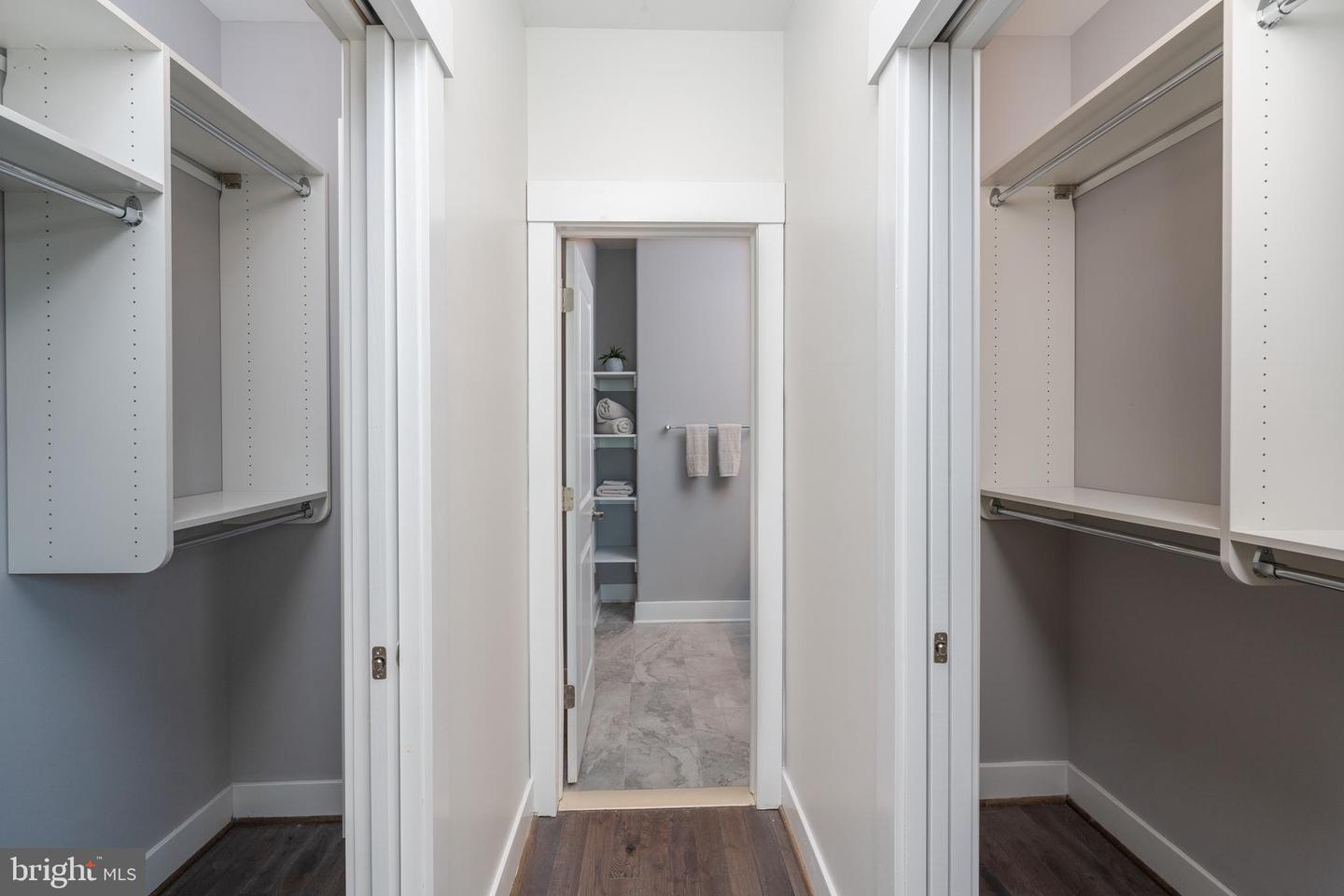 Photo 10 of 42 of 600 S Dean St townhome