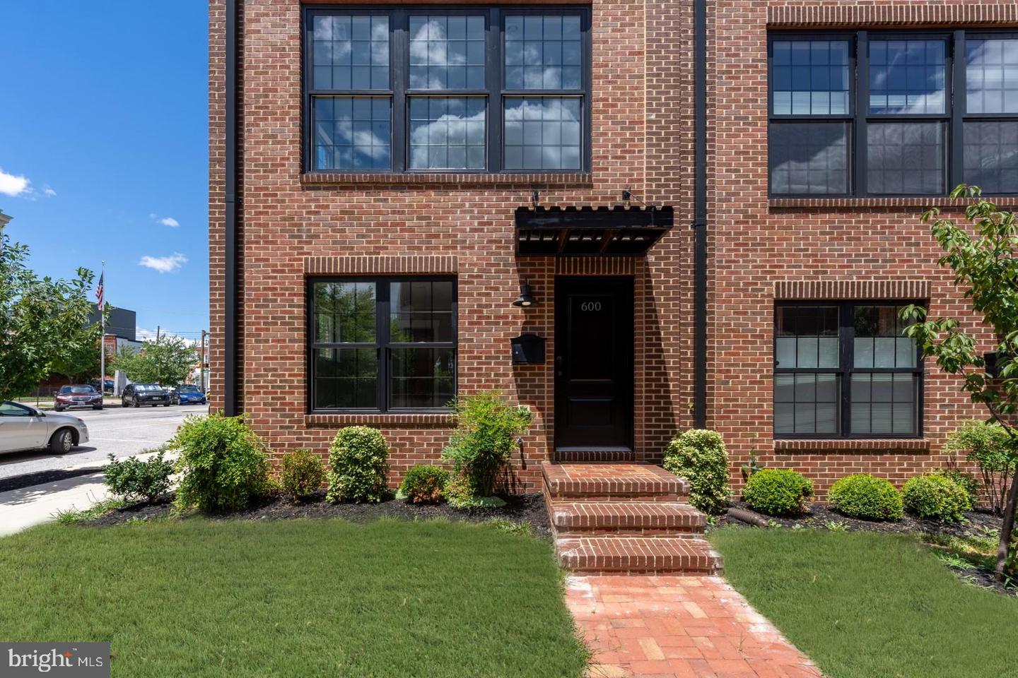 Photo 36 of 42 of 600 S Dean St townhome