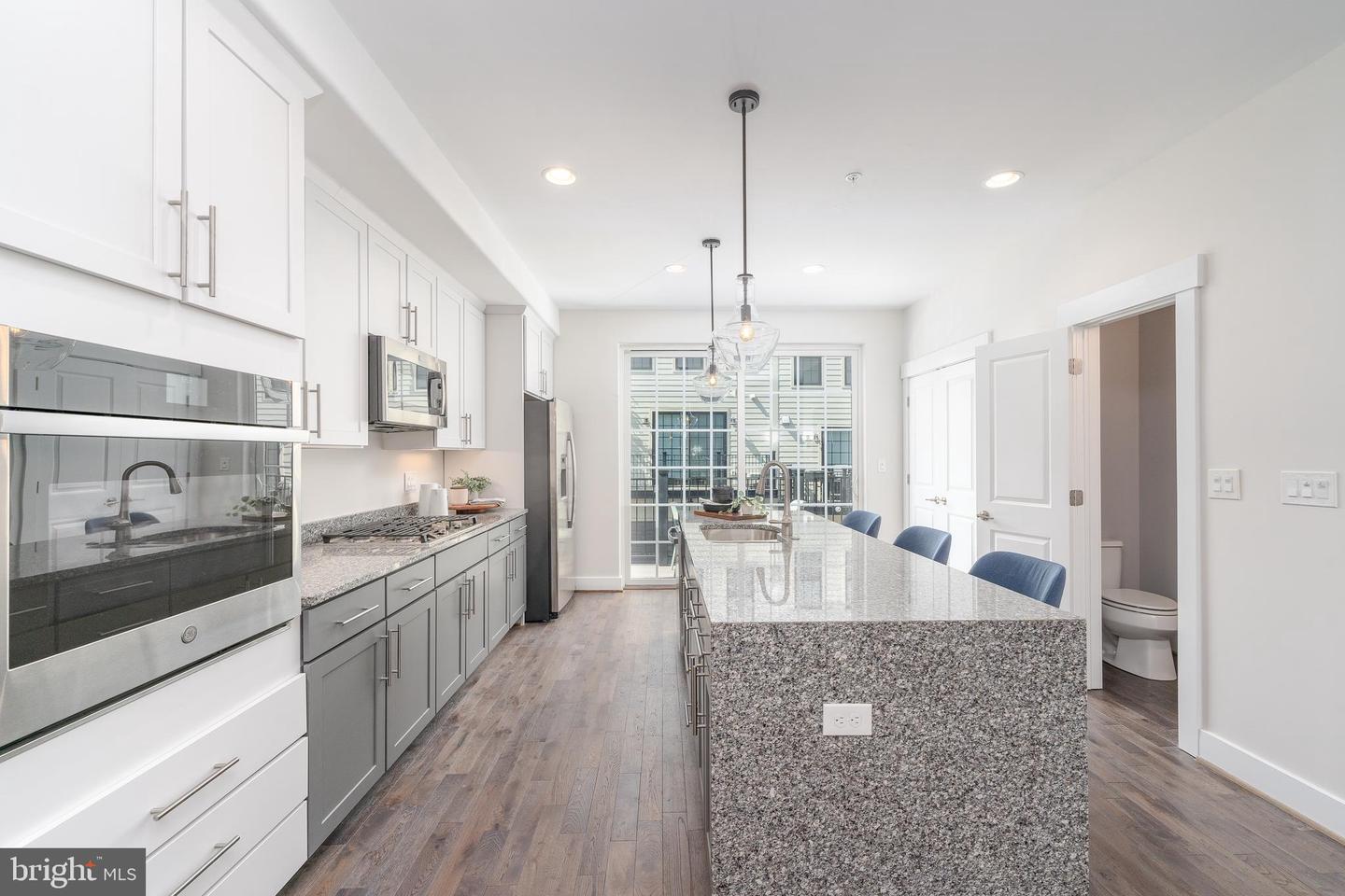 Photo 6 of 42 of 600 S Dean St townhome