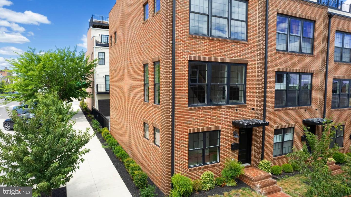 Photo 35 of 42 of 600 S Dean St townhome