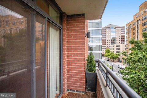 Condominium in Arlington VA 1021 Garfield STREET 53.jpg