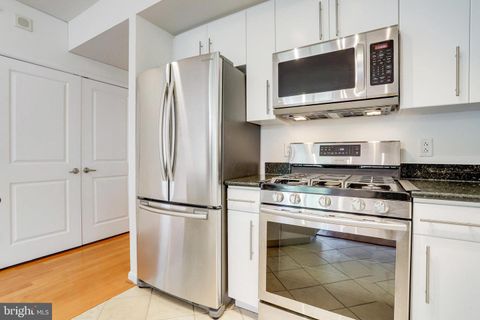 Condominium in Arlington VA 1021 Garfield STREET 18.jpg