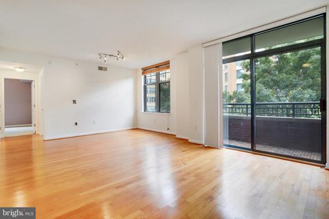 Condominium in Arlington VA 1021 Garfield STREET 28.jpg