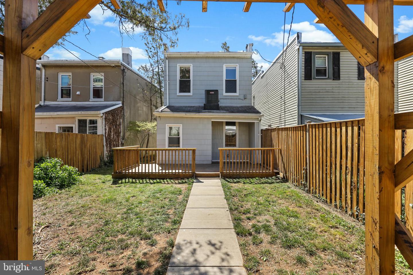 Photo 53 of 59 of 1012 W 38th St house