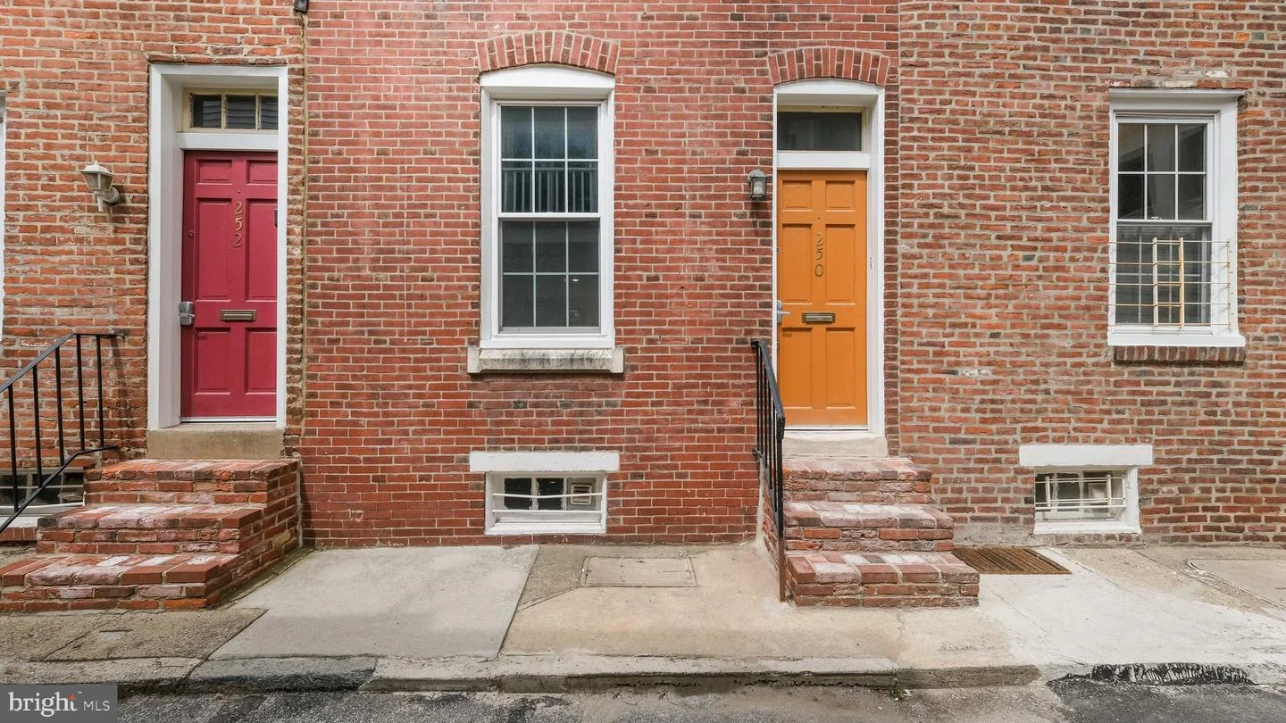 250 S Alder Street