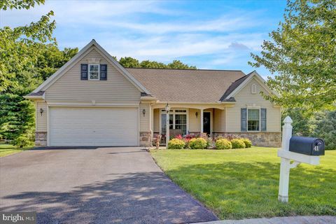 Single Family Residence in Womelsdorf PA 41 Freesia COURT.jpg