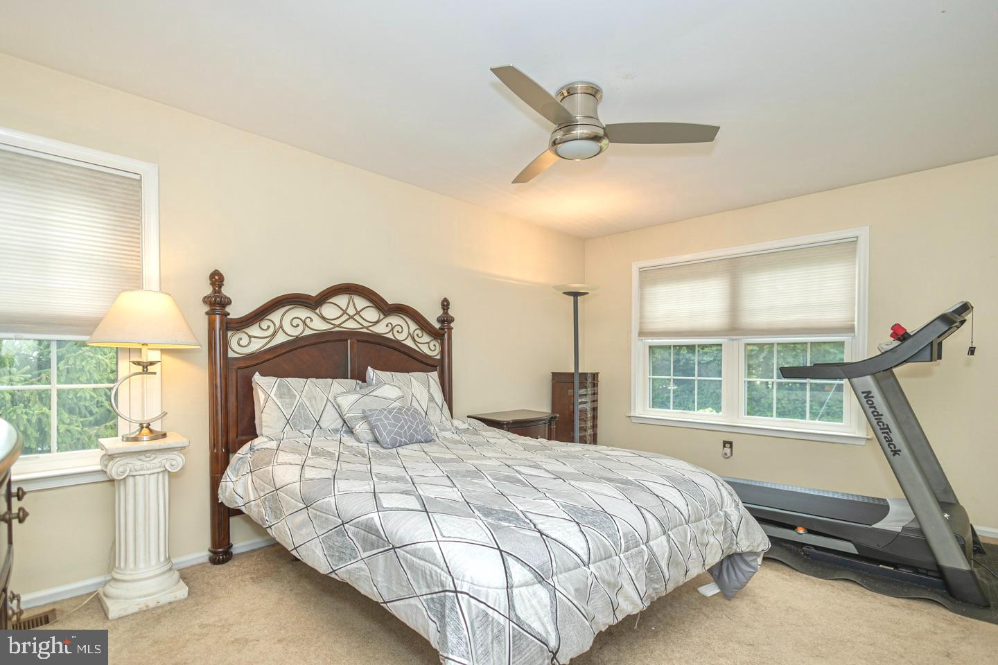 Photo 15 of 33 of 27 Pin Oak Ct townhome