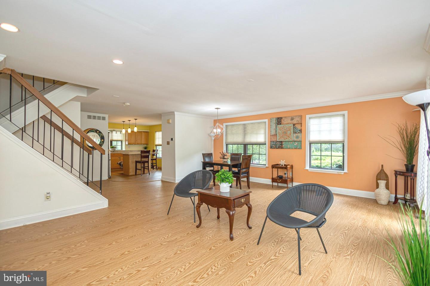 Photo 12 of 33 of 27 Pin Oak Ct townhome