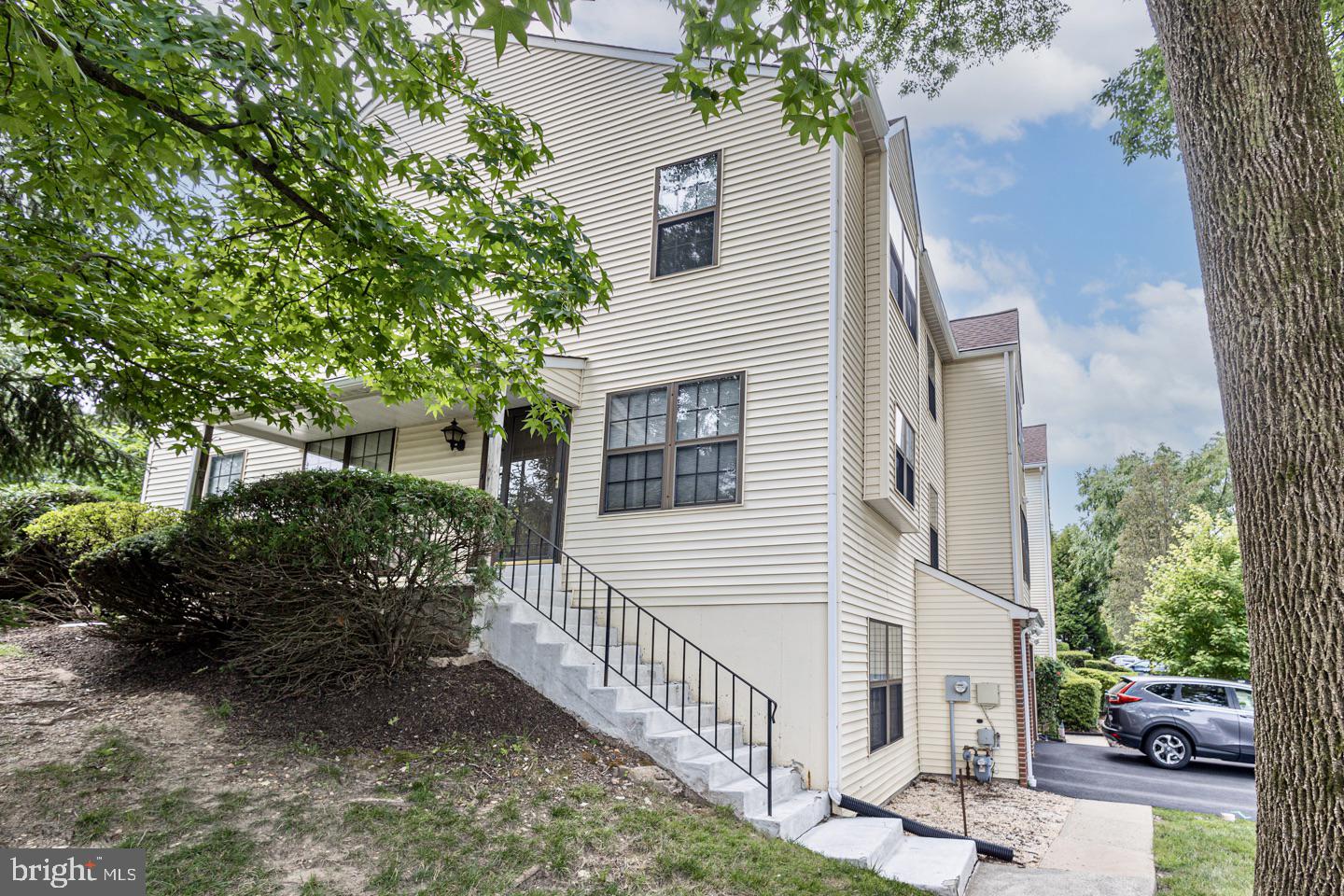 Photo 28 of 33 of 27 Pin Oak Ct townhome