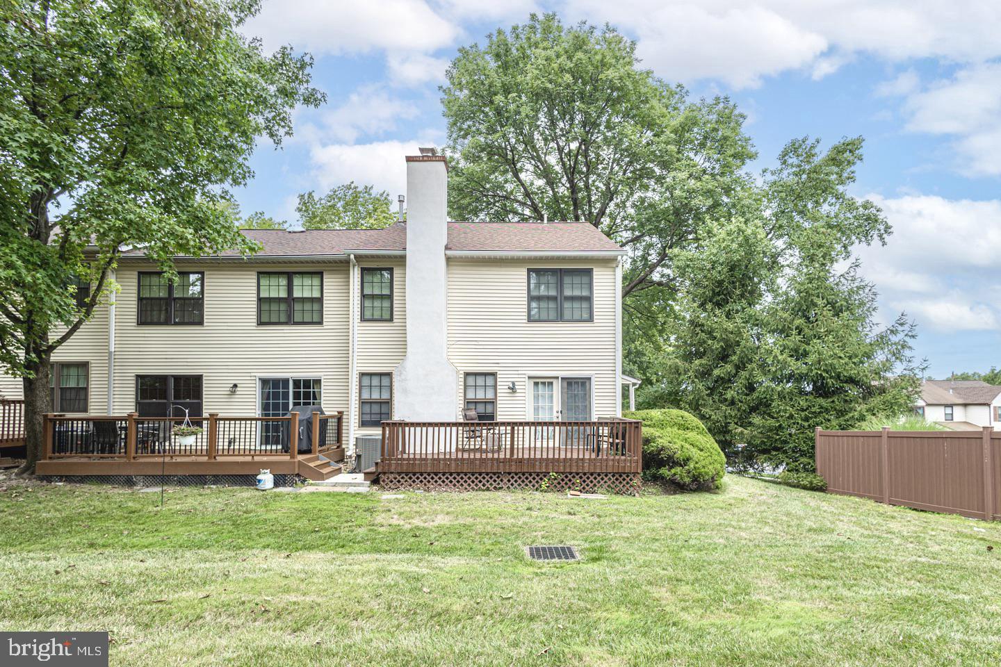 Photo 30 of 33 of 27 Pin Oak Ct townhome