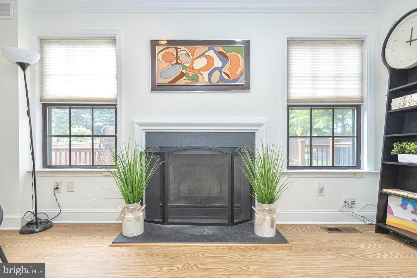 Photo 13 of 33 of 27 Pin Oak Ct townhome