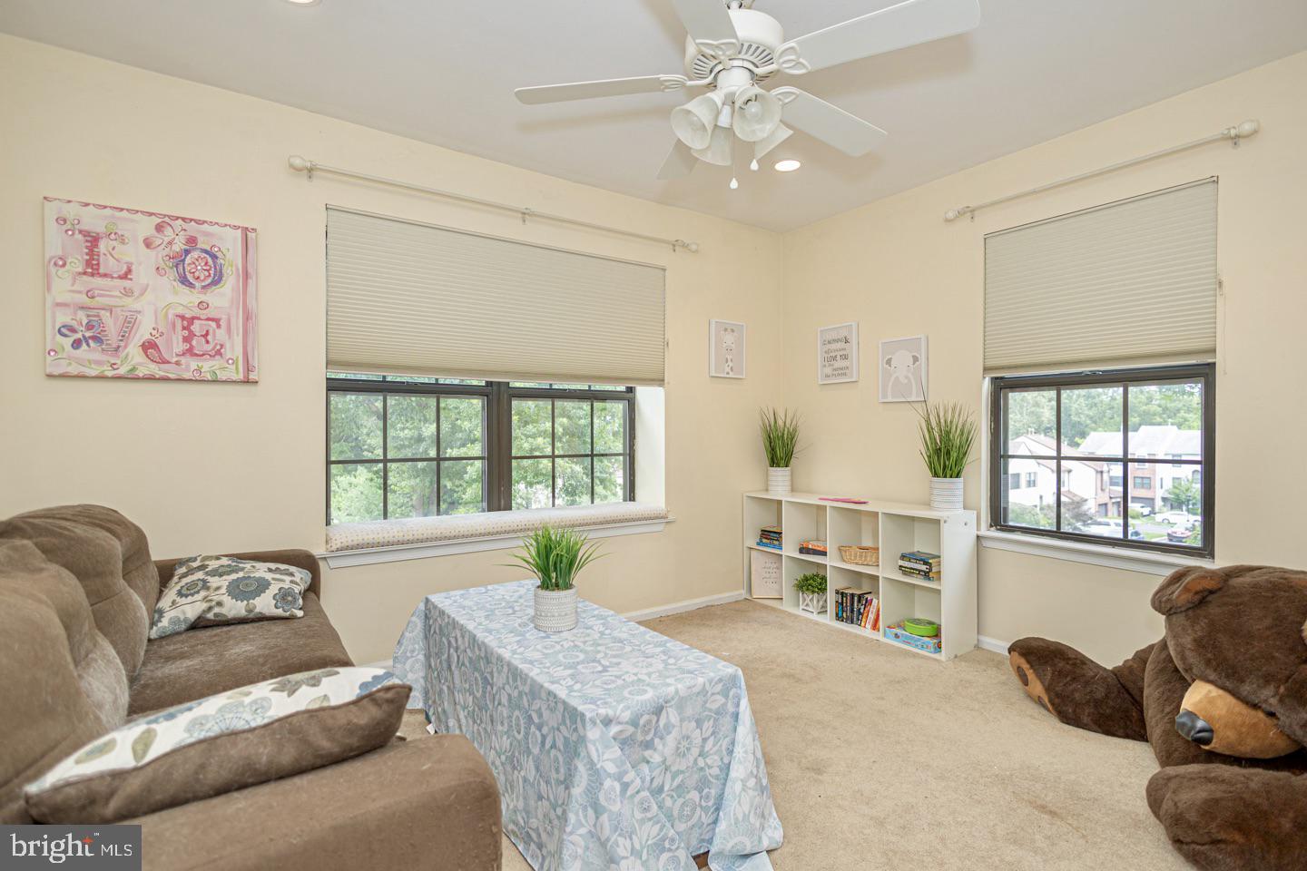 Photo 18 of 33 of 27 Pin Oak Ct townhome