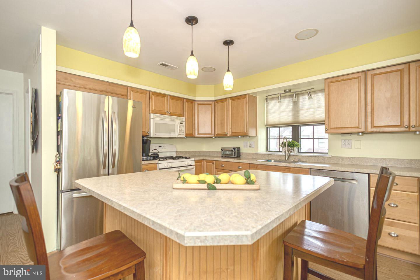 Photo 8 of 33 of 27 Pin Oak Ct townhome