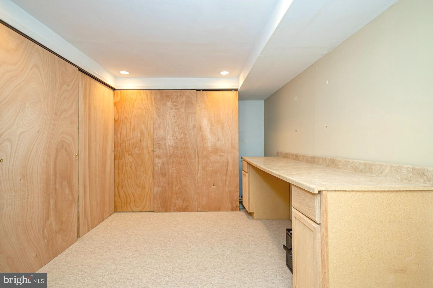 Photo 24 of 33 of 27 Pin Oak Ct townhome