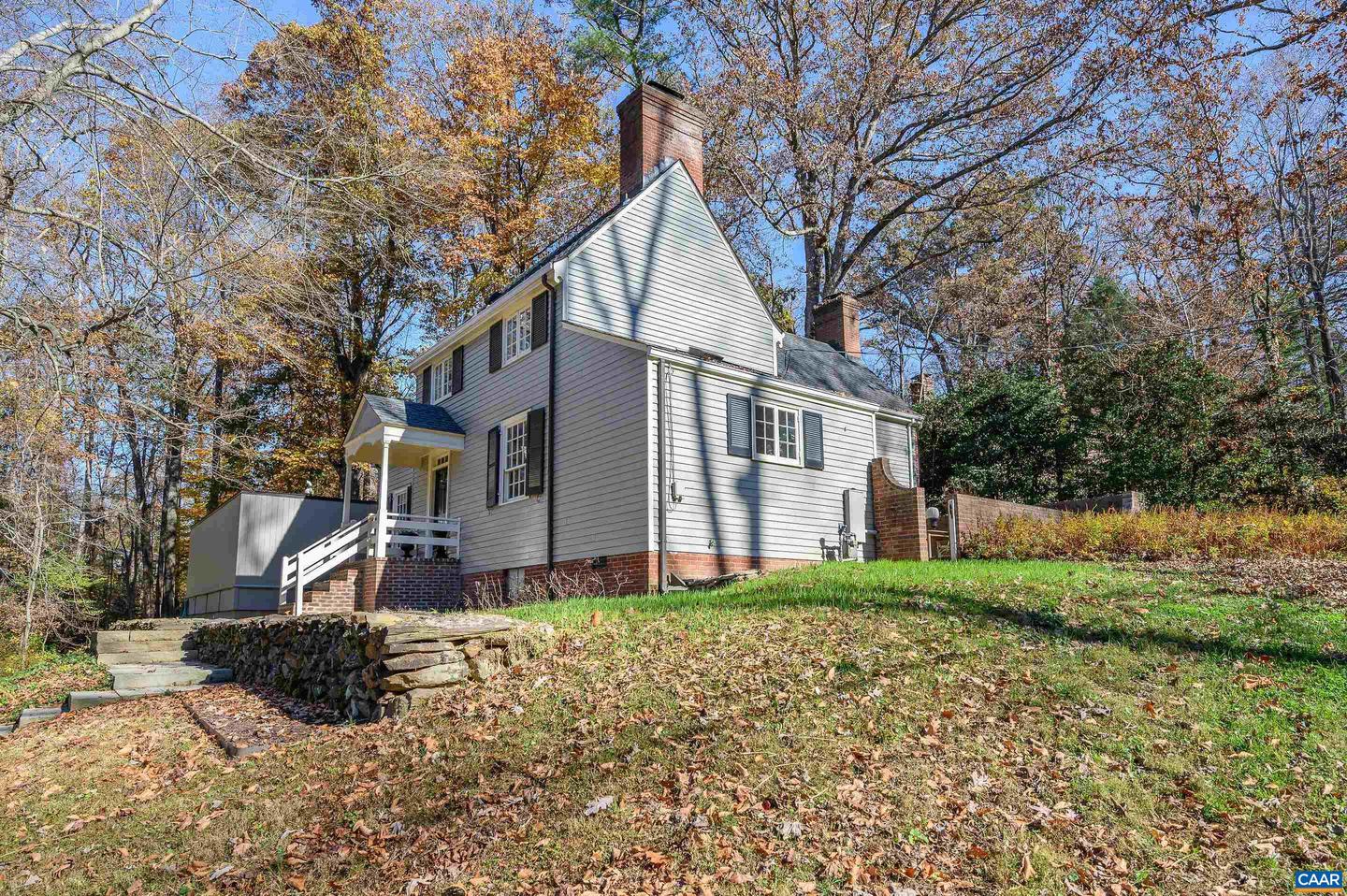 Photo 14 of 47 of 1923 Meadowbrook Rd house