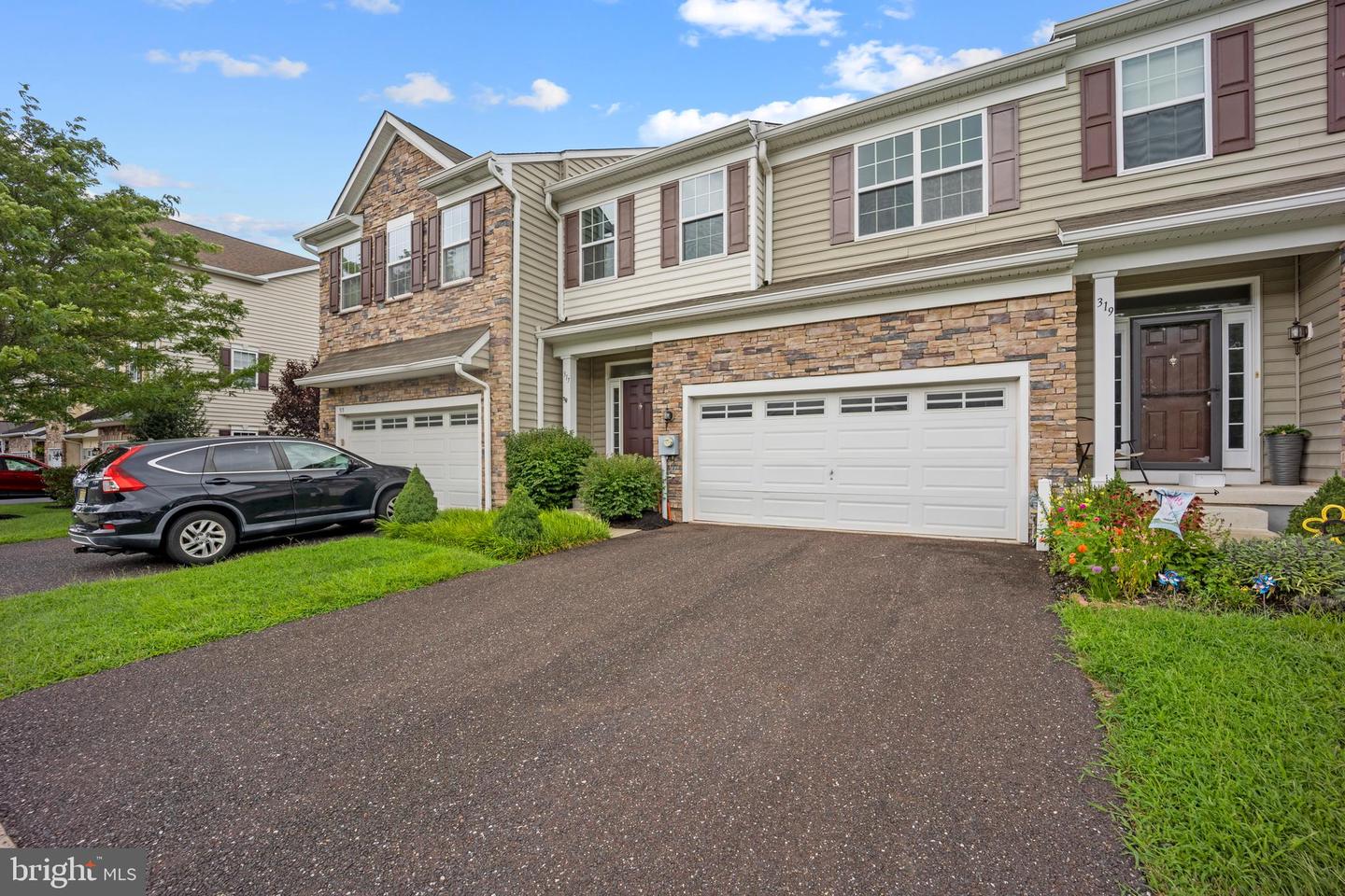 Photo 2 of 26 of 317 Fairfield Cir S townhome