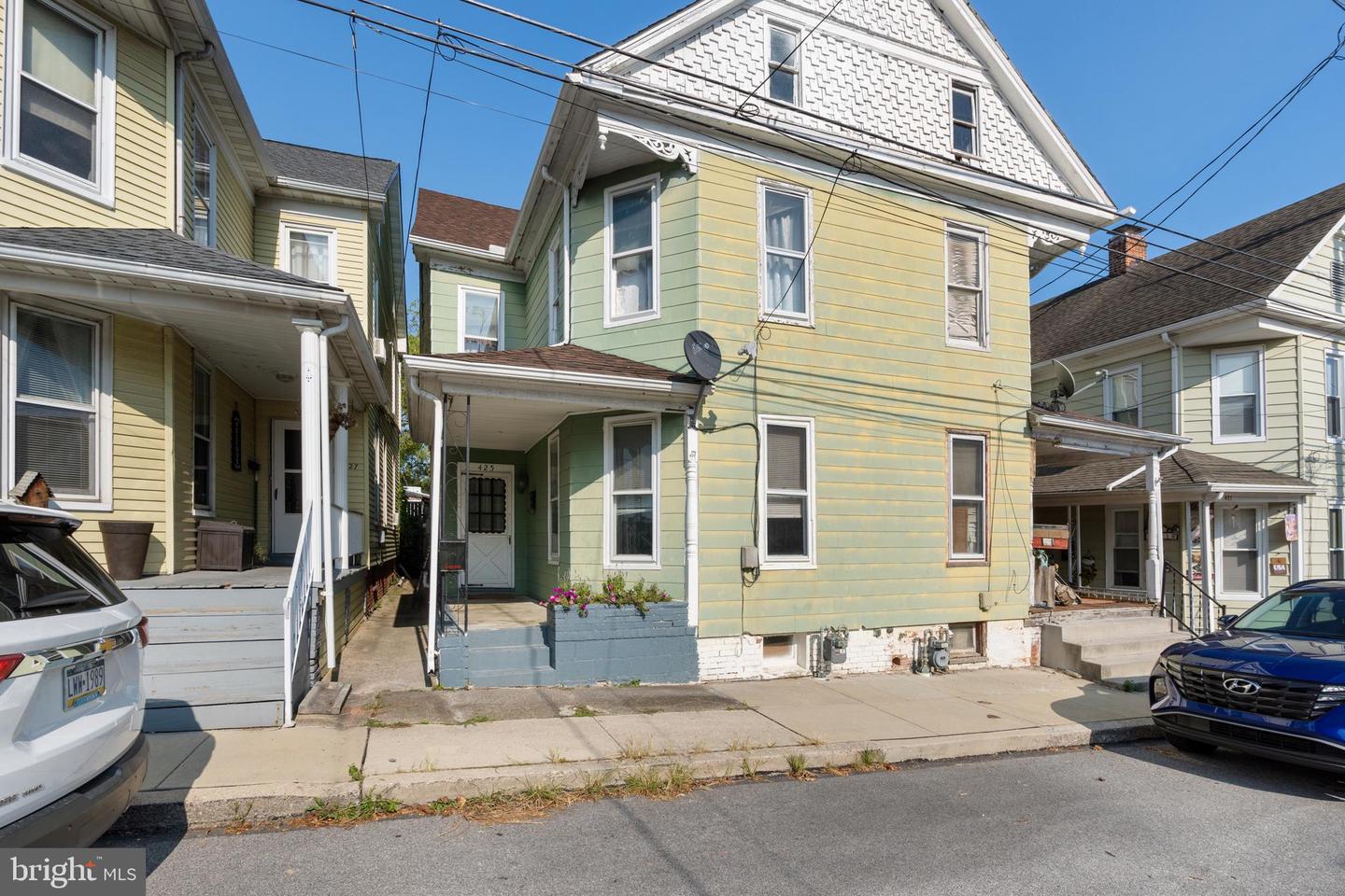 Photo 4 of 53 of 425 N Franklin St multi-family property