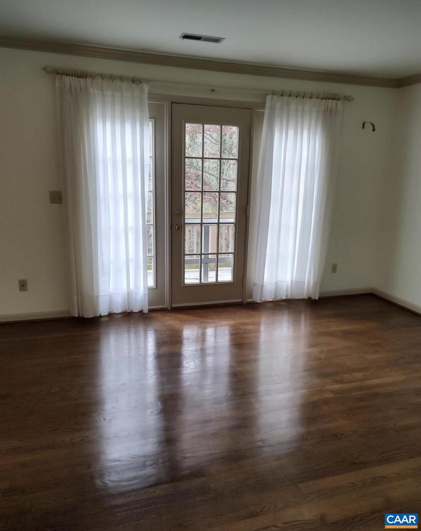 Photo 4 of 15 of 1000 Huntwood Ln townhome