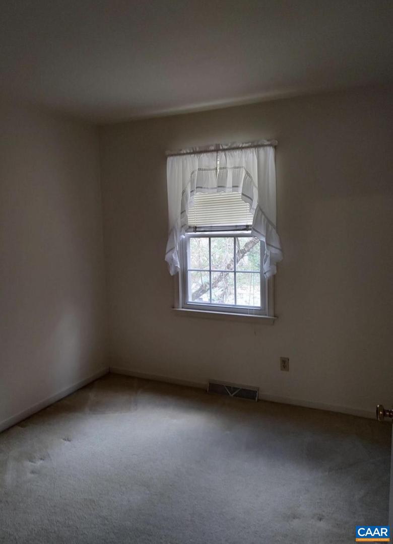 Photo 9 of 15 of 1000 Huntwood Ln townhome