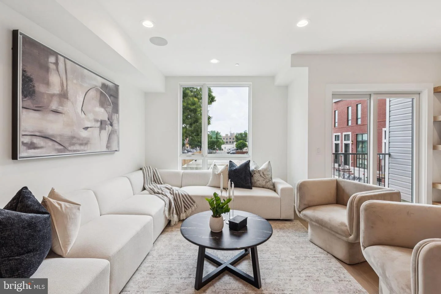 612 N Brenna Walk
