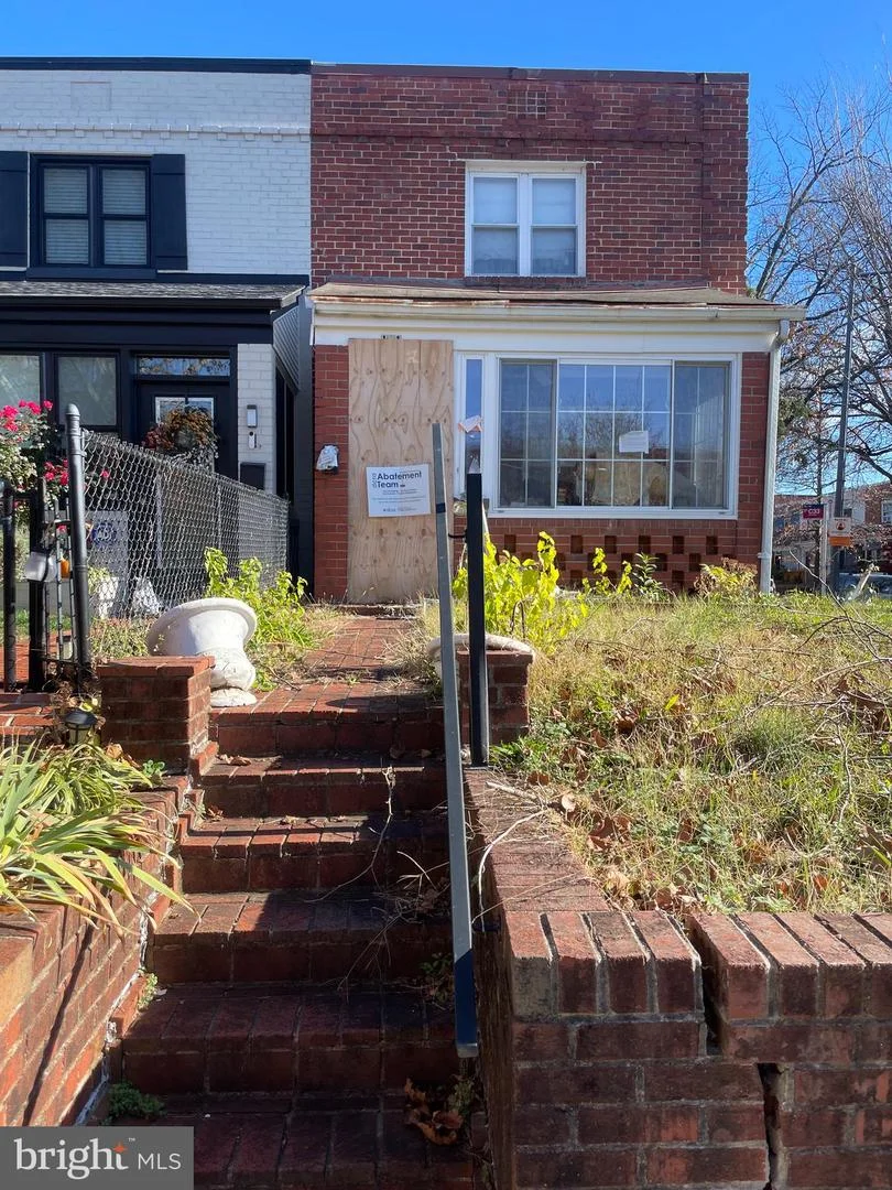 101 33rd Street NE