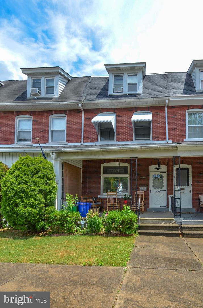 Photo 1 of 29 of 808 Elm St townhome