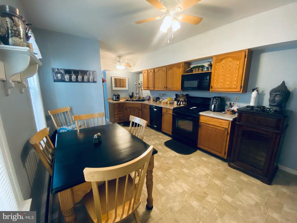 Photo 4 of 6 of 31 Elm St townhome