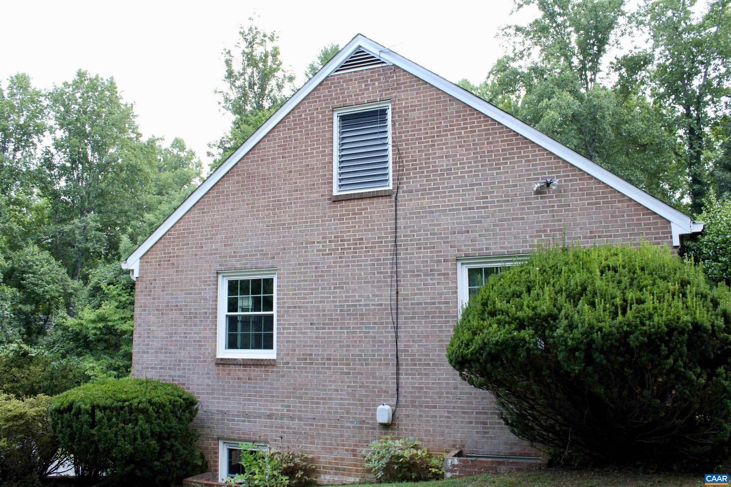 Photo 6 of 57 of 2617 Northfield Rd house