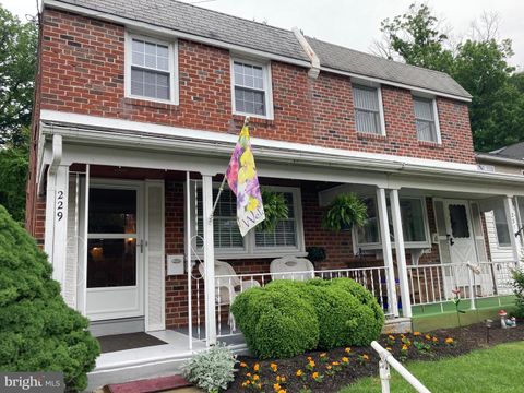 Duplex in Jenkintown PA 229 Robbins AVENUE 1.jpg